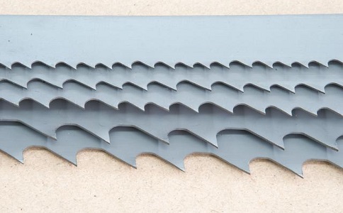 江西带锯床上的钢丝刷，对于带锯条的重要性